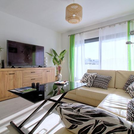 Center Location, Ac, Swimming Pool, And Parking Apartment Olhão Exterior photo