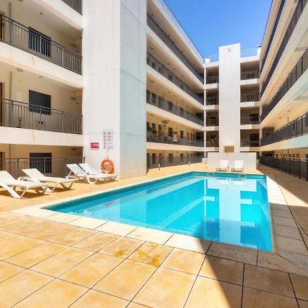 Center Location, Ac, Swimming Pool, And Parking Apartment Olhão Exterior photo