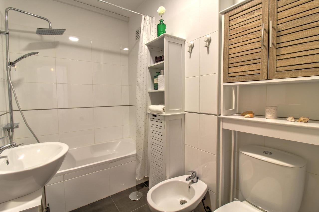 Center Location, Ac, Swimming Pool, And Parking Apartment Olhão Exterior photo