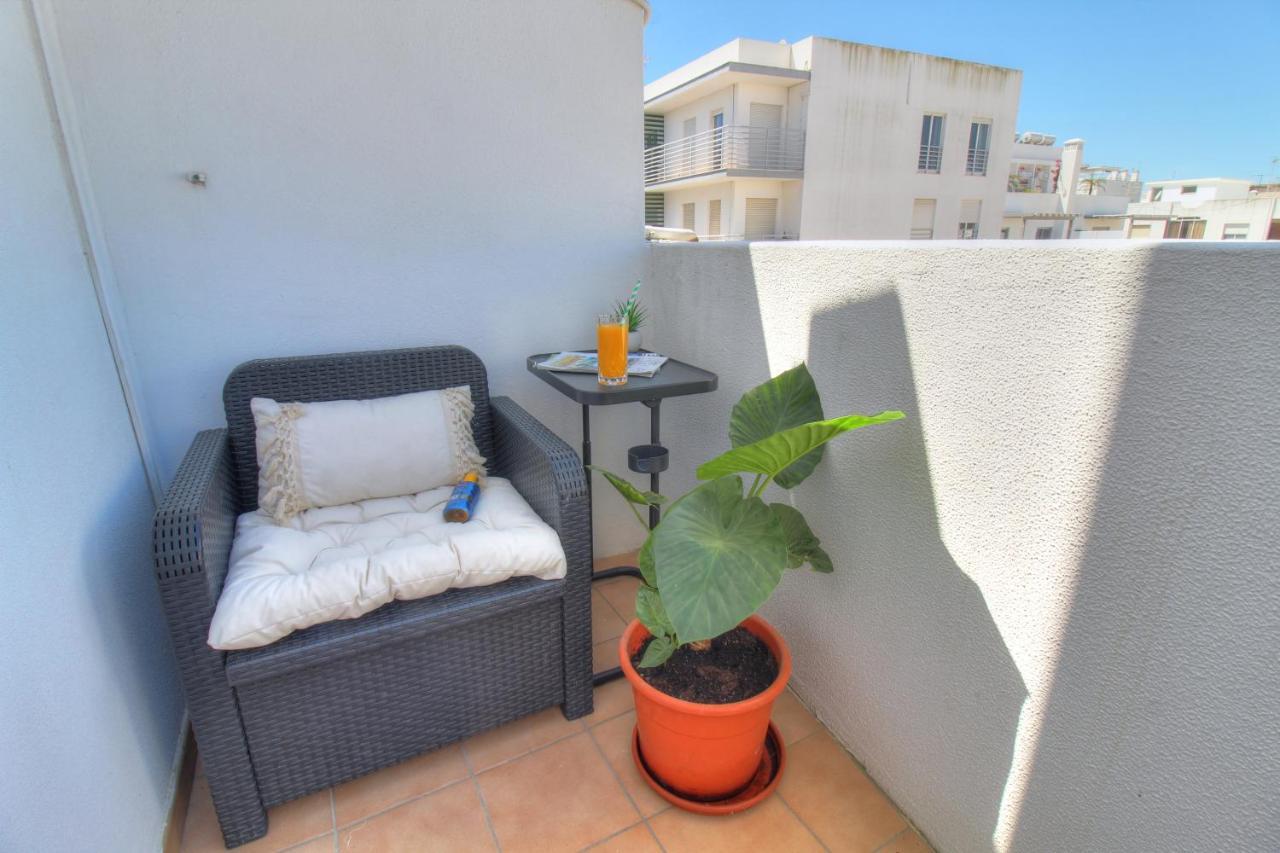Center Location, Ac, Swimming Pool, And Parking Apartment Olhão Exterior photo