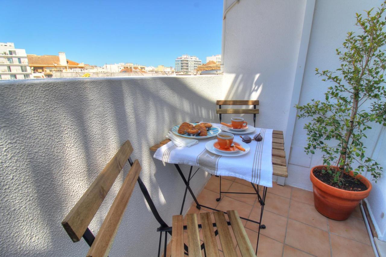 Center Location, Ac, Swimming Pool, And Parking Apartment Olhão Exterior photo