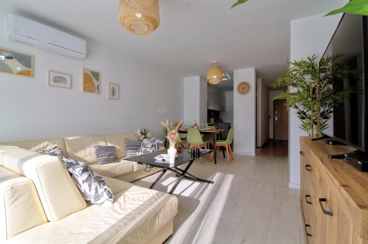 Center Location, Ac, Swimming Pool, And Parking Apartment Olhão Exterior photo